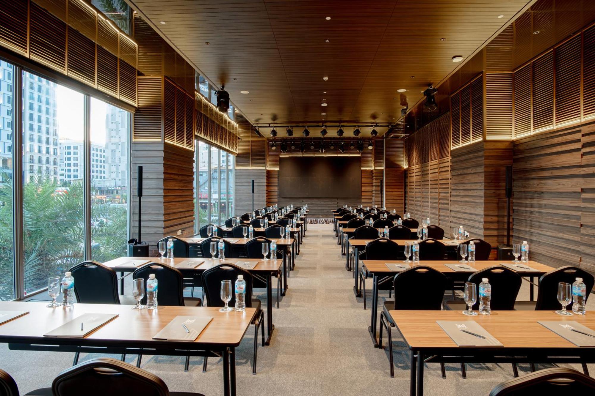 M Hotel Danang Экстерьер фото The 10th floor of the library
